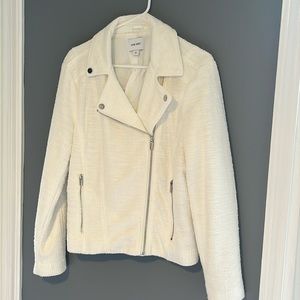 Like new Nine West creamy white moto jacket…boule type fabric. Sz L.